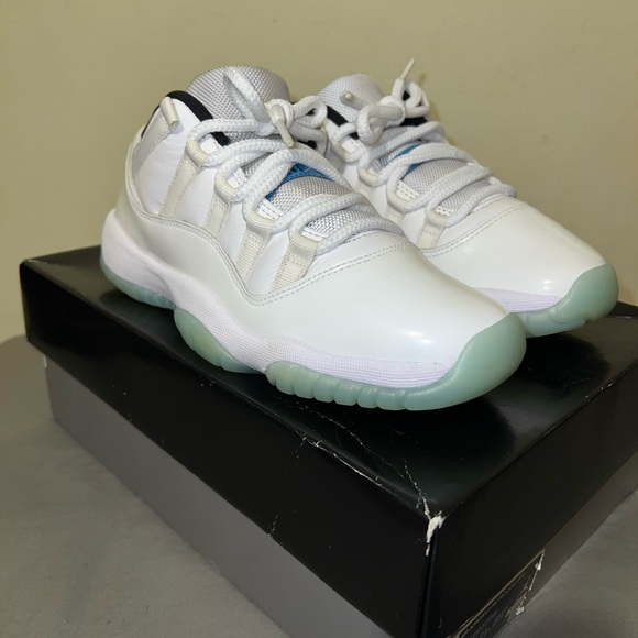 Jordan 11 Low - Picture 8 of 12